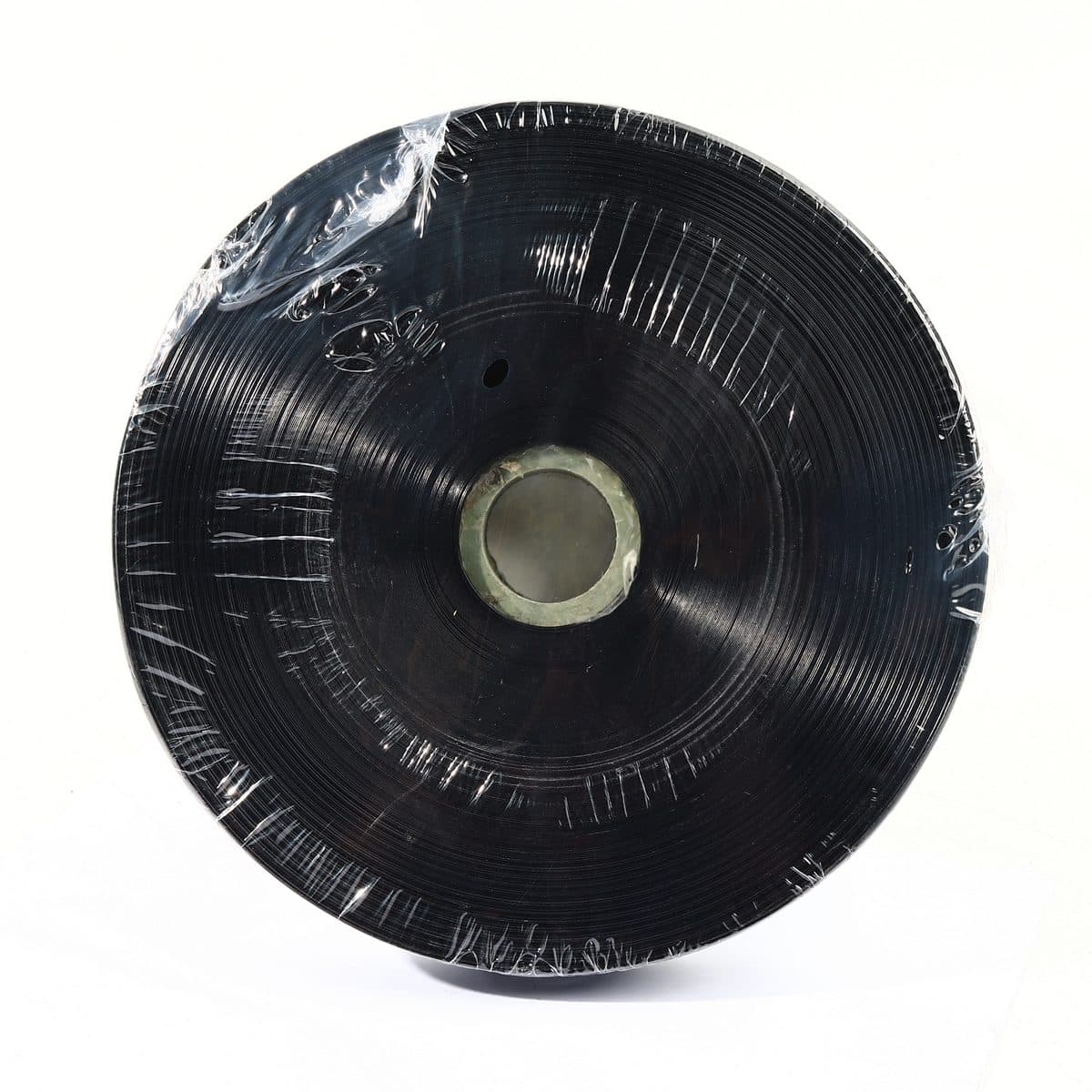 เทปน้ำพุ่ง (สายยางน้ำพุ่ง) ตราช้างพ่นน้ำ ขนาดกว้าง 30 มม. ยาว 100 ม. ระยะห่างของรู 10 ซม. เจาะ 2 รู เหมาะสำหรับท่อ ขนาด 1/2 นิ้ว (4 หุน) ปริ