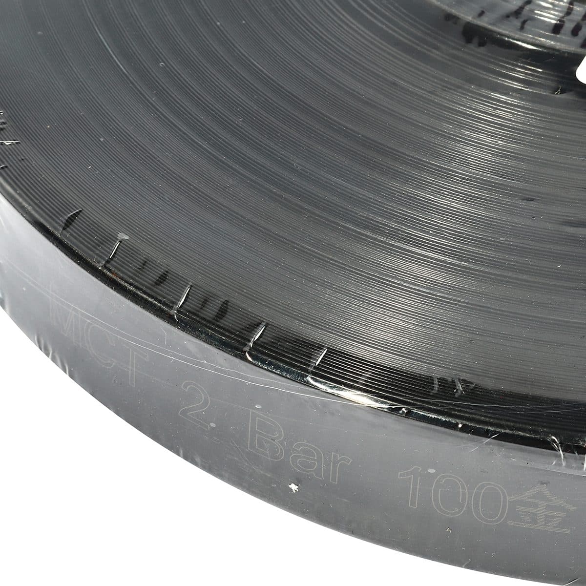 เทปน้ำพุ่ง (สายยางน้ำพุ่ง) ตราช้างพ่นน้ำ ขนาดกว้าง 30 มม. ยาว 100 ม. ระยะห่างของรู 20 ซม. เจาะ 5 รู เหมาะสำหรับท่อ ขนาด 1/2 นิ้ว (4 หุน) ปริ