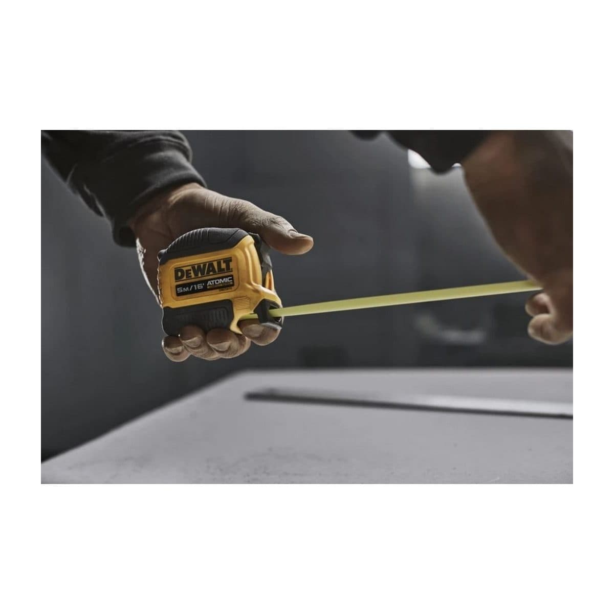 DEWALT ตลับเมตร Atomic 5 เมตร รุ่น DWHT38112-30 สายวัดยืดได้ 3.5 เมตร แล้วไม่หักงอ ขนาดกระทัดรัด พกพาง่ายขึ้น (ดีวอลท์)