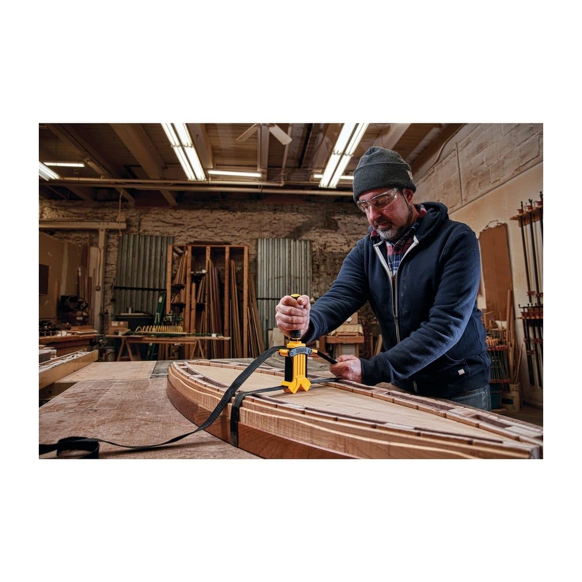 DEWALT แคลมป์เข้ามุมแบบสายรัด รุ่น DWHT83839-0 สายยาว 14 ฟุต สายทำจากไนลอน กำลังในการรัด 1,000 ปอนด์ (ดีวอลท์)