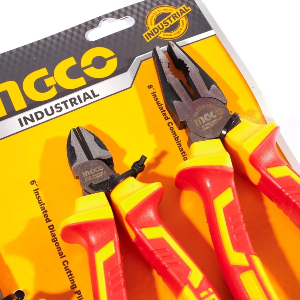 INGCO ชุดคีม VDE หุ้มฉนวนกันไฟฟ้า 3 ชิ้น รุ่น HIKPS28318 ผลิตจากเหล็ก Cr-V ป้องกันแรงดันไฟฟ้า 1000 โวลต์ (อิงโก้)