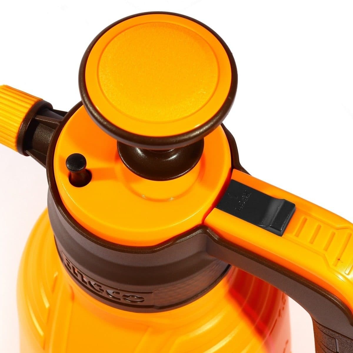 INGCO กระบอกฉีดน้ำ ขนาด 1.5 ลิตร รุ่น HSPP201502 ก้านสูบอะลูมิเนียม ปรับหัวฉีดได้ มีวาล์วปล่อยแรงดัน เหมาะสำหรับงานสวน รดน้ำต้นไม้ (อิงโก้)