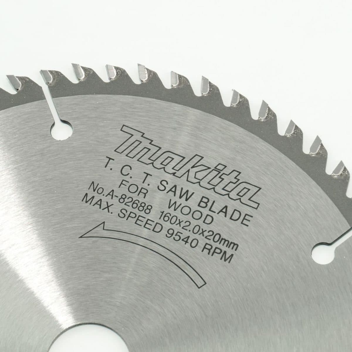 MAKITA ใบเลื่อยวงเดือนคาร์ไบด์สำหรับตัดไม้ 6 นิ้ว 60 ฟัน รุ่น A-82688 เส้นผ่านศูนย์กลาง 160 มม. หนา 2.0 มม. (มากีต้า)