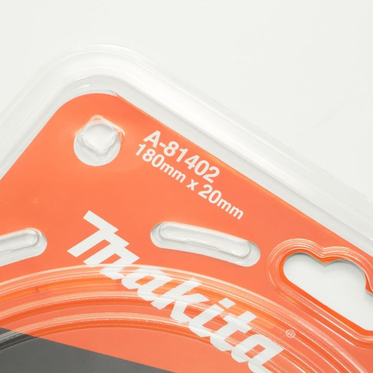 MAKITA ใบเลื่อยวงเดือนคาร์ไบด์สำหรับตัดไม้ 7 นิ้ว 24 ฟัน รุ่น A-81402 เส้นผ่านศูนย์กลาง 180 มม. หนา 2.2 มม. (มากีต้า)