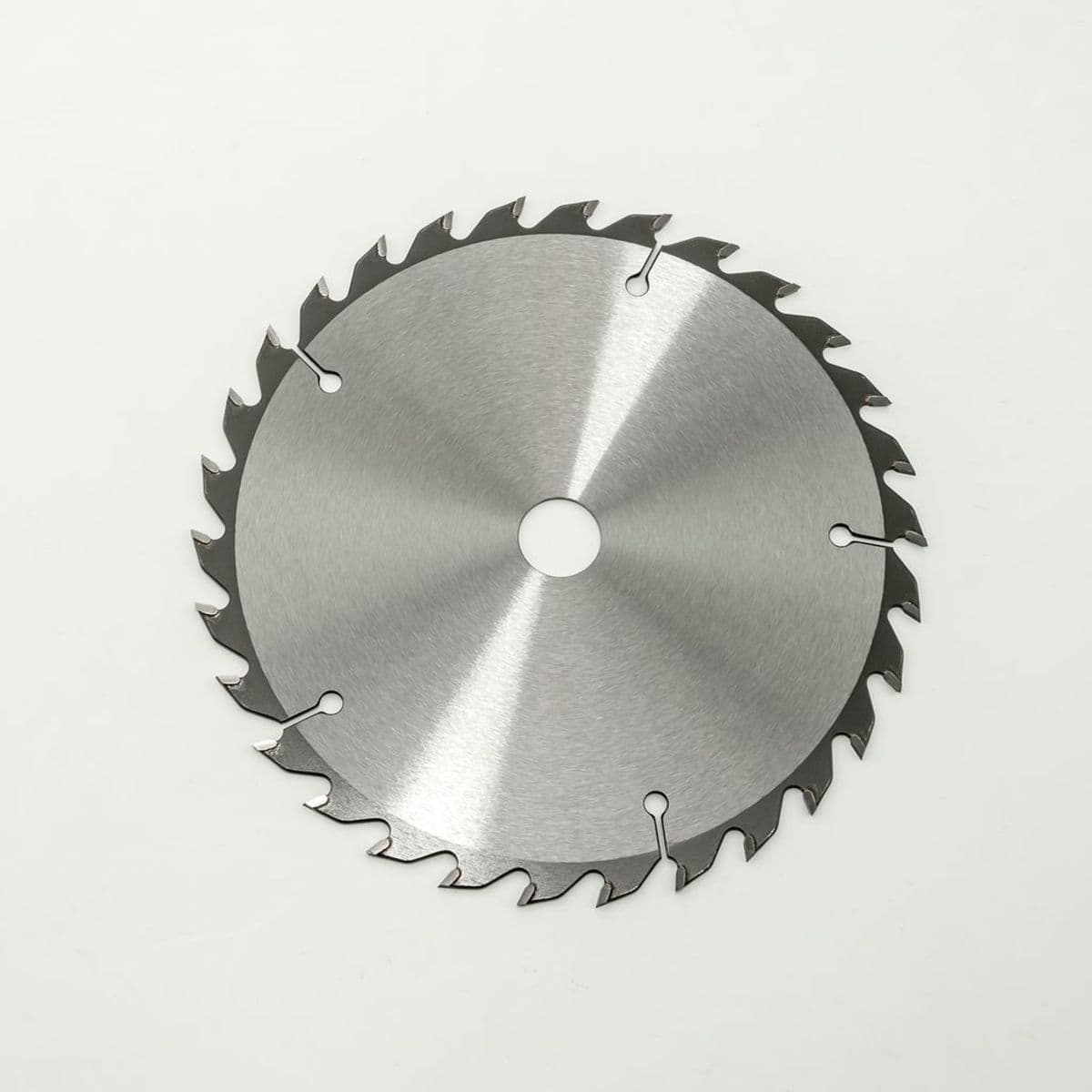 MAKITA ใบเลื่อยวงเดือนคาร์ไบด์สำหรับตัดไม้ 7 นิ้ว 30 ฟัน รุ่น A-81913 เส้นผ่านศูนย์กลาง 180 มม. หนา 2.2 มม. (มากีต้า)