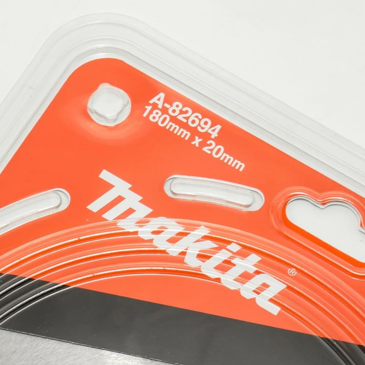 MAKITA ใบเลื่อยวงเดือนคาร์ไบด์สำหรับตัดไม้ 7 นิ้ว 60 ฟัน รุ่น A-82694 เส้นผ่านศูนย์กลาง 180 มม. หนา 2.0 มม. (มากีต้า)