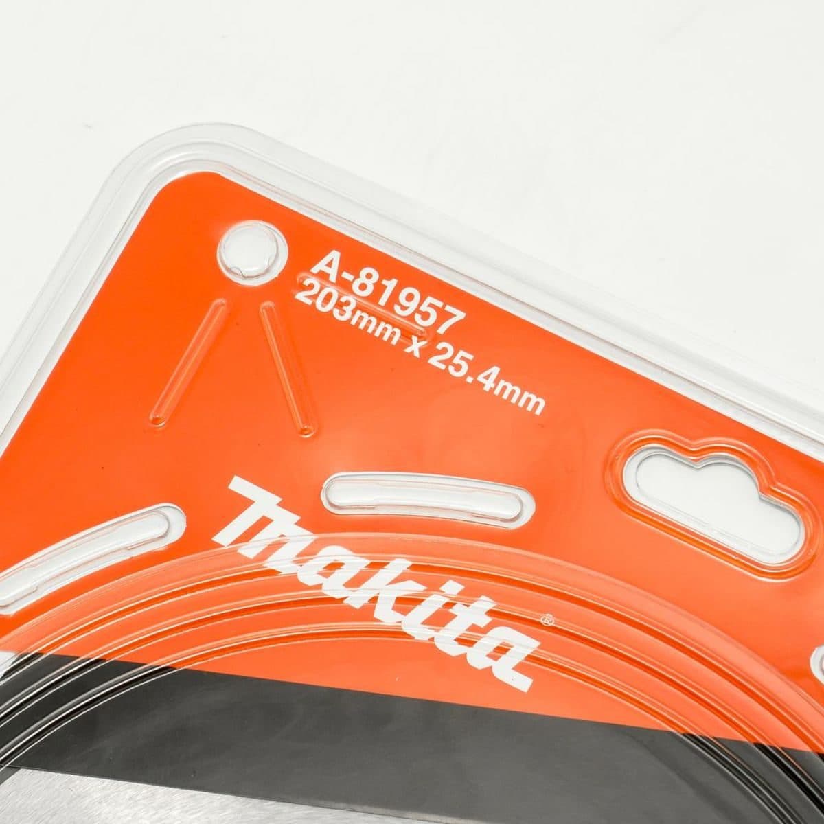 MAKITA ใบเลื่อยวงเดือนคาร์ไบด์สำหรับตัดไม้ 8 นิ้ว 30 ฟัน รุ่น A-81957 เส้นผ่านศูนย์กลาง 203 มม. หนา 2.4 มม. (มากีต้า)