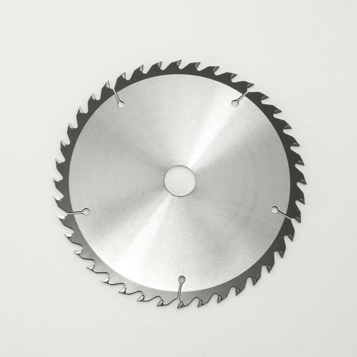 MAKITA ใบเลื่อยวงเดือนคาร์ไบด์สำหรับตัดไม้ 8 นิ้ว 40 ฟัน รุ่น A-81430 เส้นผ่านศูนย์กลาง 203 มม. หนา 2.4 มม. (มากีต้า)