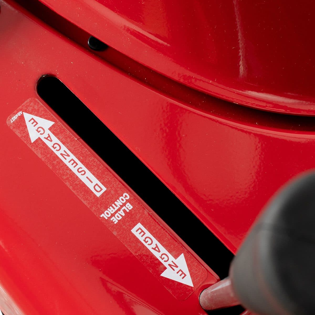 POLO รถตัดหญ้านั่งขับ 30 นิ้ว เครื่องยนต์ 12.5 แรงม้า ความจุกระบอกสูบ 344 ซีซี รุ่น 30HB125 ถังน้ำมัน 4.2 ลิตร ความสูงในการตัดหญ้า 20 - 90 ม