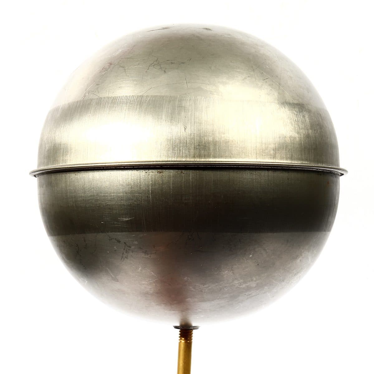 ลูกลอยฉาก สแตนเลส แบรนด์ อาร์เอ็ม (RM) ขนาด 1 นิ้ว ใช้สำหรับติดตั้งกับแท้งค์น้ำ ทำหน้าที่เปิด-ปิดวาล์วน้ำในแท้งค์ ไม่เป็นสนิม