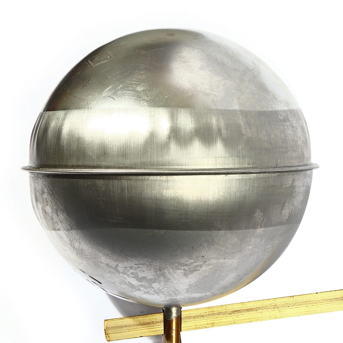 ลูกลอยฉาก สแตนเลส แบรนด์ อาร์เอ็ม (RM) ขนาด 1 1/2 นิ้ว ตั้งกับแท้งค์น้ำ ทำหน้าที่เปิด-ปิดวาล์วน้ำในแท้งค์ ไม่เป็นสนิม