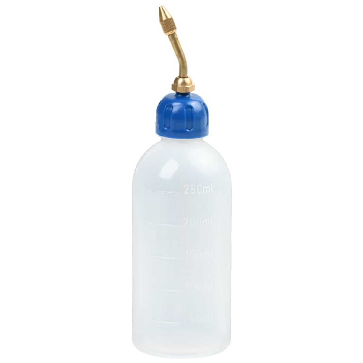 12251 PLASTIC OIL CAN